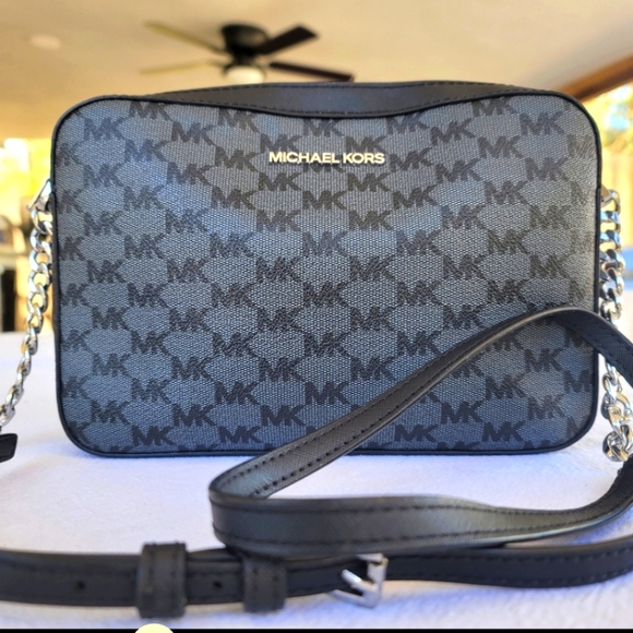 Michael Kors crossbody bag - Picture 1 of 12